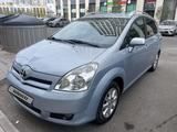 Toyota Corolla Verso 2004 года за 4 800 000 тг. в Астана – фото 3