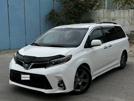 Toyota Sienna 2015 года за 11 000 000 тг. в Актау