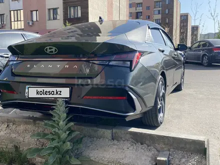 Hyundai Elantra 2023 года за 11 000 000 тг. в Алматы – фото 3