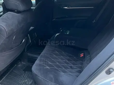 Toyota Camry 2019 года за 13 700 000 тг. в Шымкент – фото 9