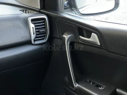 Kia Sportage 2018 года за 8 890 000 тг. в Актобе – фото 7