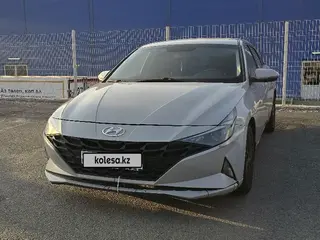 Hyundai Elantra, 2022