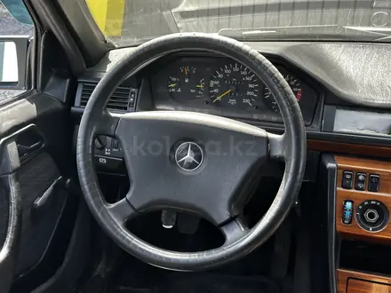 Mercedes-Benz E 230 1991 годаүшін990 000 тг. в Актобе – фото 12