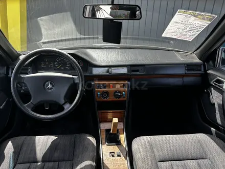 Mercedes-Benz E 230 1991 годаүшін990 000 тг. в Актобе – фото 6
