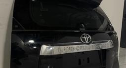 Крышка багажника в сборе на TOYOTA LAND CRUISER PRADO за 750 000 тг. в Алматы – фото 3