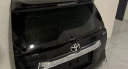 Крышка багажника в сборе на TOYOTA LAND CRUISER PRADO за 750 000 тг. в Алматы – фото 2