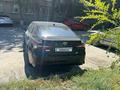 Toyota Camry 2021 года за 13 000 000 тг. в Атырау – фото 2