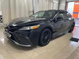 Toyota Camry 2021 года за 13 000 000 тг. в Атырау