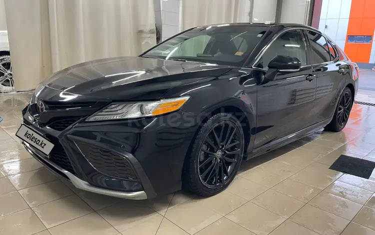 Toyota Camry 2021 года за 13 000 000 тг. в Атырау