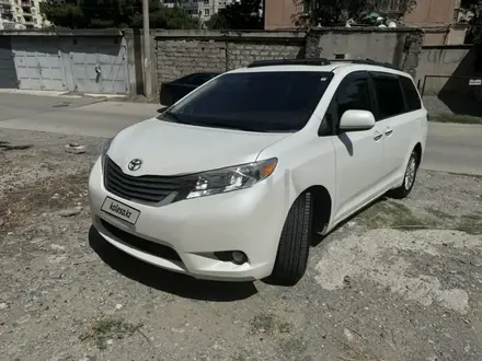 Toyota Sienna 2015 года за 10 500 000 тг. в Атырау