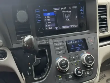Toyota Sienna 2015 года за 10 500 000 тг. в Атырау – фото 16