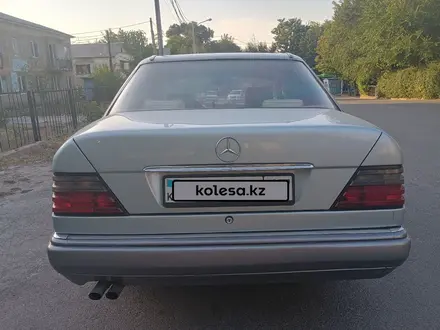 Mercedes-Benz E 280 1993 года за 2 600 000 тг. в Шымкент – фото 4