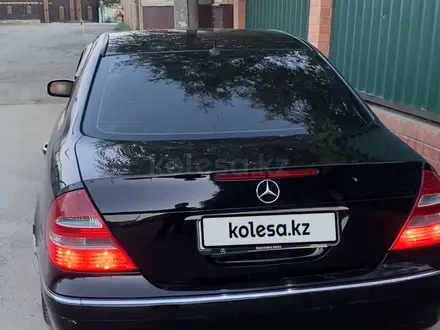 Mercedes-Benz E 320 2004 года за 6 500 000 тг. в Актобе – фото 4