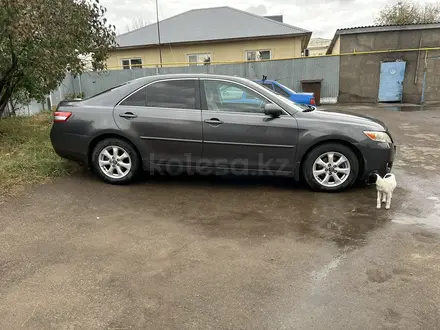 Toyota Camry 2011 года за 7 600 000 тг. в Уральск – фото 3