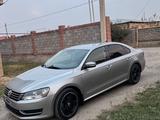 Volkswagen Passat 2014 года за 3 500 000 тг. в Алматы – фото 4
