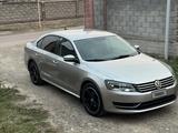 Volkswagen Passat 2014 года за 3 500 000 тг. в Алматы – фото 2