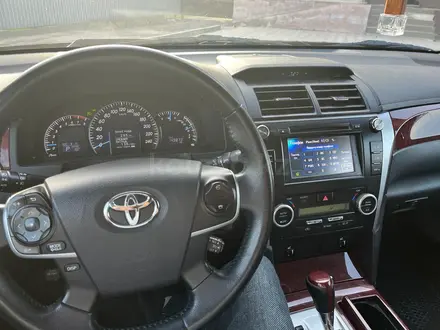 Toyota Camry 2014 года за 9 500 000 тг. в Уральск – фото 10