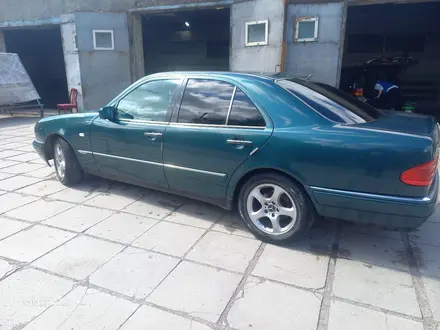 Mercedes-Benz E 230 1996 года за 2 100 000 тг. в Караганда – фото 5