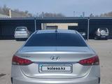 Hyundai Accent 2021 года за 7 000 000 тг. в Караганда – фото 2
