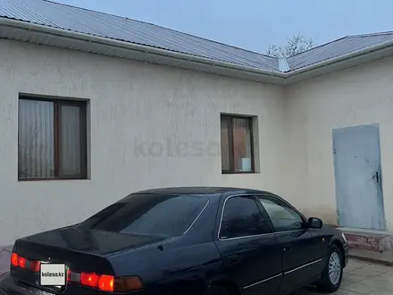 Toyota Camry 1998 года за 2 300 000 тг. в Актау – фото 4