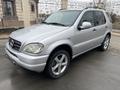 Mercedes-Benz ML 320 1999 года за 3 200 000 тг. в Атырау – фото 2