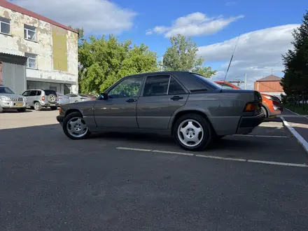 Mercedes-Benz E 200 1992 года за 2 590 000 тг. в Астана – фото 2