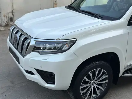 Toyota Land Cruiser Prado 2023 года за 35 500 000 тг. в Алматы – фото 25