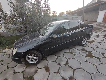 Mercedes-Benz C 180 2002 года за 2 500 000 тг. в Тараз – фото 2