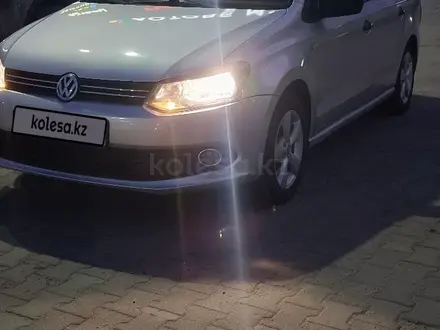 Volkswagen Polo 2014 года за 3 900 000 тг. в Актобе – фото 2