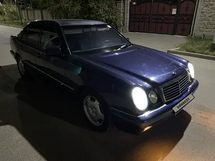 Mercedes-Benz E 320 1998 года за 2 800 000 тг. в Алматы – фото 5