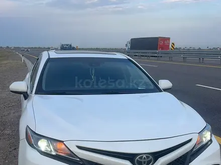 Toyota Camry 2019 года за 12 000 000 тг. в Алматы – фото 2