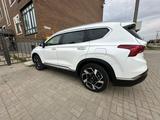 Hyundai Santa Fe 2023 года за 18 200 000 тг. в Уральск – фото 3