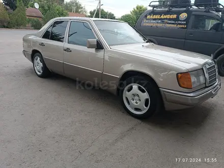 Mercedes-Benz E 230 1992 года за 2 700 000 тг. в Тараз – фото 4