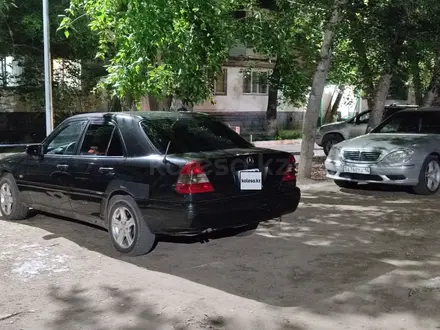 Mercedes-Benz C 220 1994 года за 2 200 000 тг. в Павлодар – фото 4