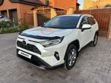 Toyota RAV4 2021 года за 21 200 000 тг. в Караганда