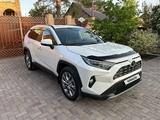 Toyota RAV4 2021 годаүшін21 000 000 тг. в Караганда – фото 2