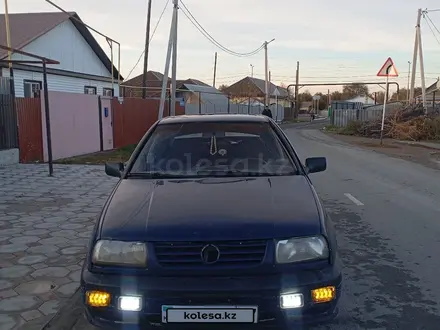 Volkswagen Vento 1992 года за 950 000 тг. в Аксай – фото 4