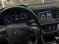 Hyundai Elantra 2017 годаfor4 900 000 тг. в Атырау – фото 15