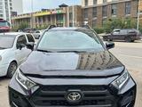 Toyota RAV4 2020 года за 13 800 000 тг. в Астана – фото 2