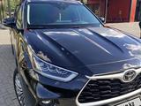Toyota Highlander 2023 годаүшін25 600 000 тг. в Петропавловск