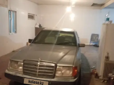 Mercedes-Benz E 230 1988 года за 800 000 тг. в Караганда