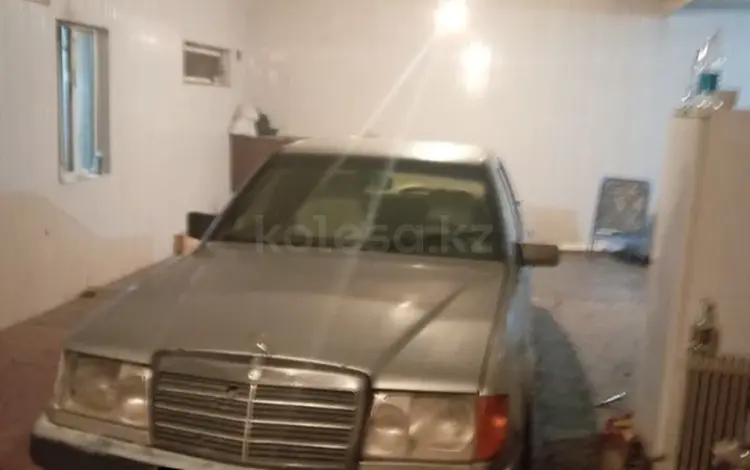 Mercedes-Benz E 230 1988 годаfor800 000 тг. в Караганда