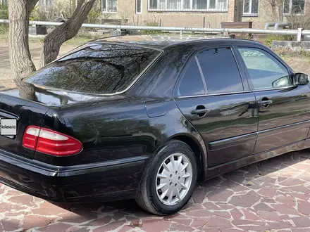 Mercedes-Benz E 200 1999 года за 2 900 000 тг. в Караганда – фото 5