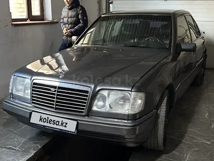 Mercedes-Benz E 220 1995 года за 2 150 000 тг. в Шымкент – фото 6