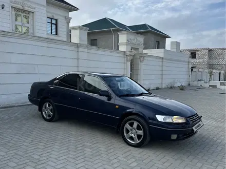 Toyota Camry 2000 года за 3 600 000 тг. в Актау – фото 2