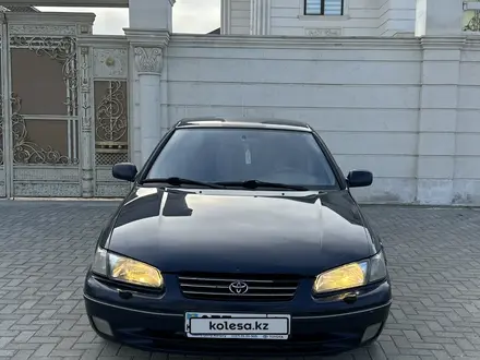 Toyota Camry 2000 года за 3 600 000 тг. в Актау – фото 3