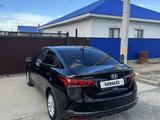 Hyundai Accent 2021 года за 7 200 000 тг. в Атырау – фото 2