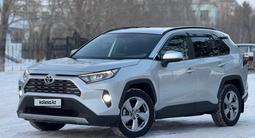 Toyota RAV4 2020 года за 15 200 000 тг. в Астана – фото 2