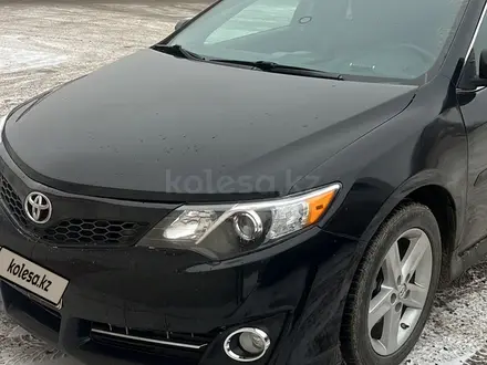 Toyota Camry 2014 года за 6 200 000 тг. в Актобе – фото 3