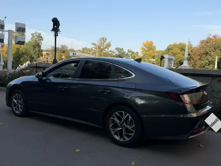 Hyundai Sonata 2021 года за 8 700 000 тг. в Алматы – фото 2